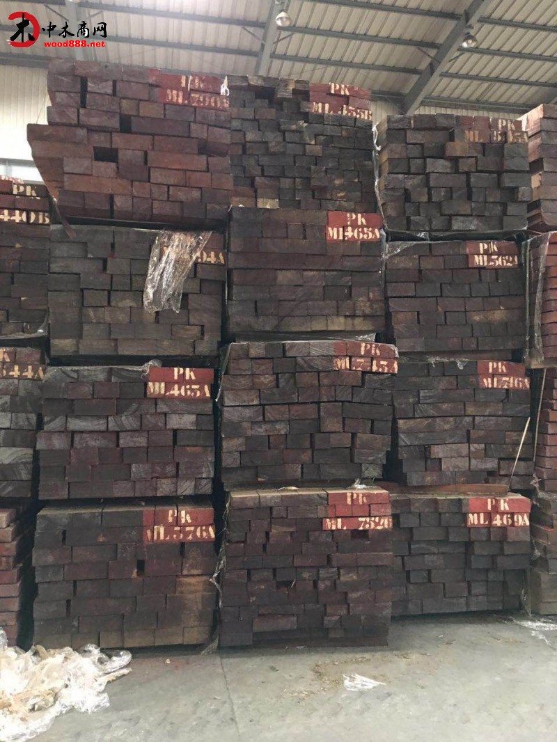 优质非洲红花梨木板材批发,现货：800立方米,规格：7.5公分