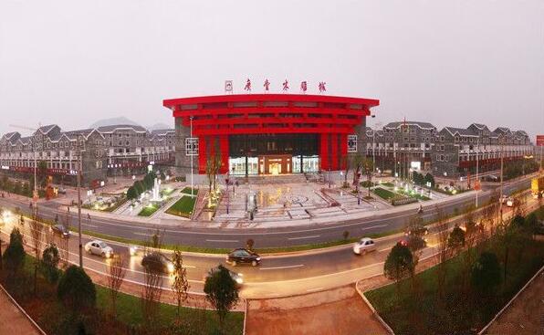 红木产业发展新模式:按4A级旅游景区标准建设的广丰木雕城