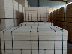 大量供应包装级杨木LVL，产品广泛用于木包装软体沙发 木门等图3