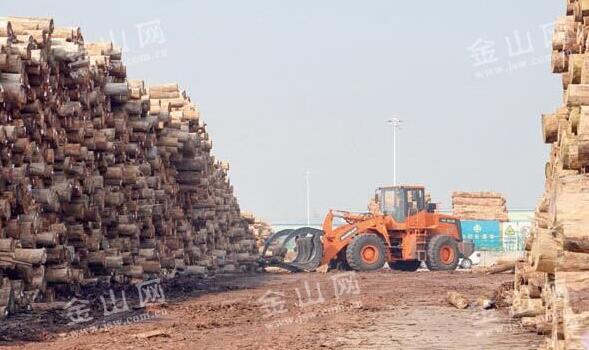  新民洲港木材进口量单月突破20万方