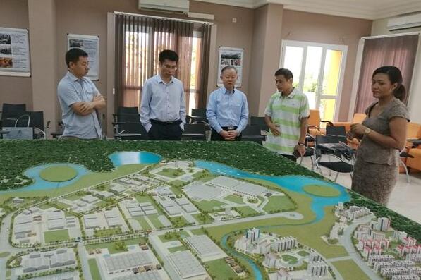 中国福马机械集团公司副总经理崔晓东一行考察加蓬林业项目
