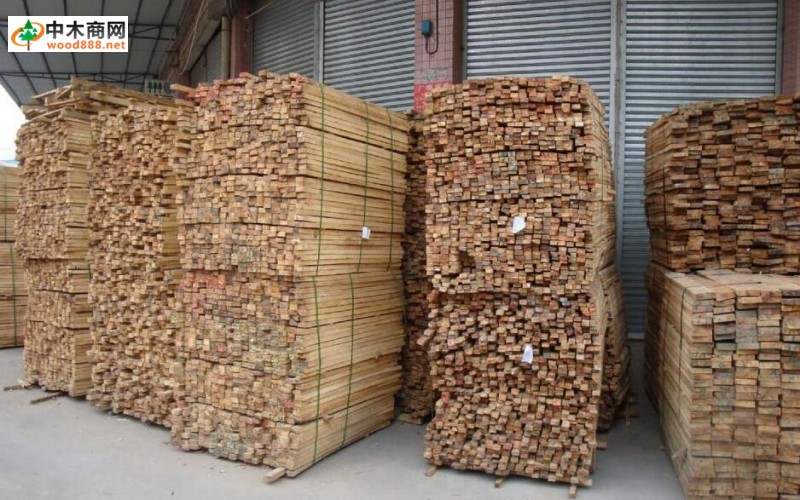 宜宾口岸首次进口木材 为橡胶木木方