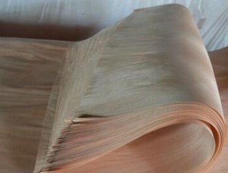 加蓬木皮生产商面对奥古曼原木短缺难题