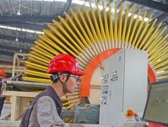 全球首条薄型竹刨花板生产线在福人集团邵武木业试生产
