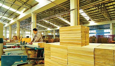  丰县多家木材加工企业与南京林业大学达成校企合作协议