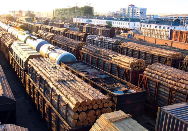 满洲里口岸前半年木材进口量“稳中有升”