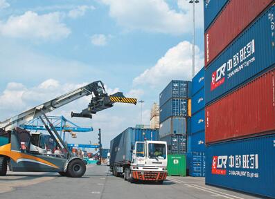 中欧国际铁路货运木板材专列顺利抵运兰州，总进口量约6000方