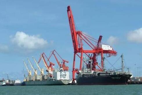 建设国际木材加工园区为基础，洋浦港区正式开通外贸航线