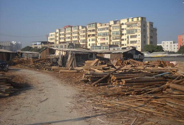 山东威海环翠区拆除影响环境的木材市场