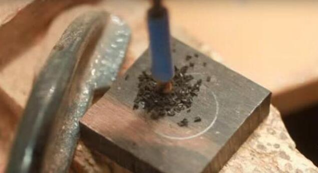 如何用黄花梨或紫檀等名贵木材手工制作一枚简单大方的戒指