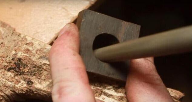 如何用黄花梨或紫檀等名贵木材手工制作一枚简单大方的戒指