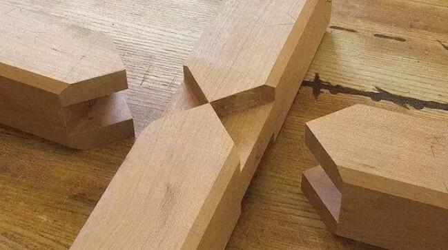 老师傅做的实木家具榫卯结构，看着真漂亮！