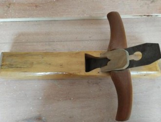 一组传统木工工具，最后一个是老木匠自己做的，认识的人没几个