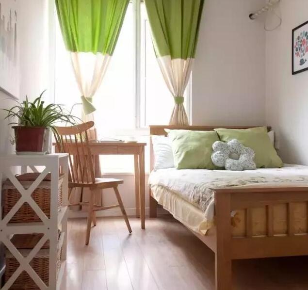 客卧同样是原木色美式风格家具