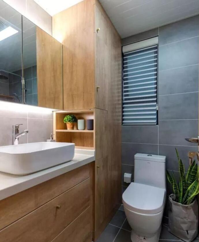 主卧的浴室柜用的木质柜子