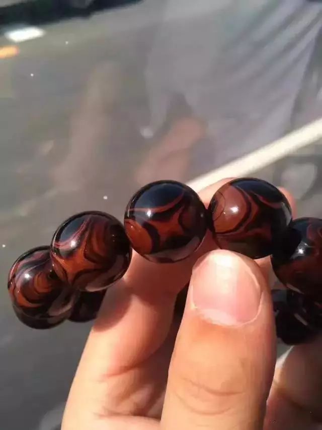 海柳经过工艺师的细致打磨后