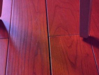 铺装的木地板缝隙变大，到底是什么原因造成的呢？