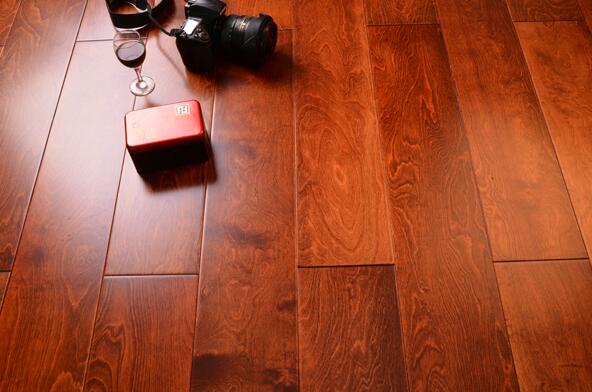 软木地板是用橡树的树皮制成的
