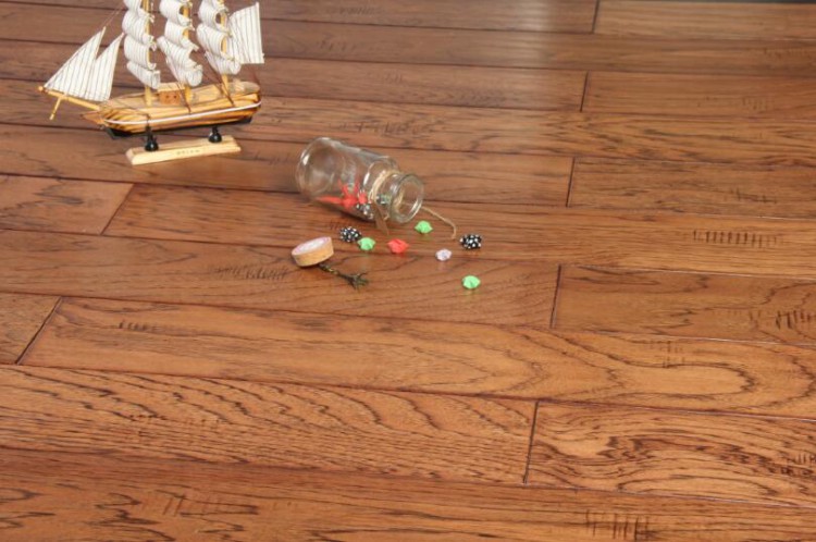 对强化木地板而言，地板环保的最主要标准在于甲醛释放量