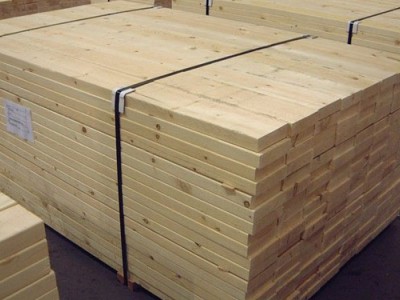 木屋别墅首选材料樟子松，公司刚进货的俄罗斯樟子松。