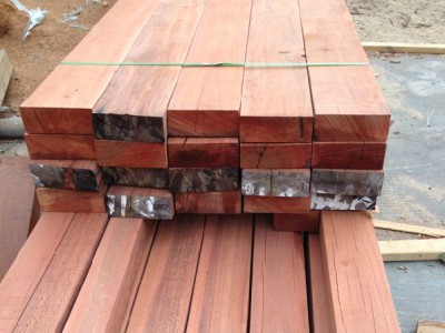 围栏花架木箱硬木中最便宜的材料柳桉木，找庞恒木业。