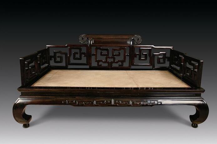 古代家具中卧具形式有四种，即榻、罗汉床、架子床、拔步床。