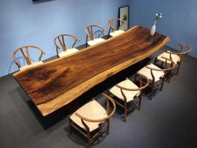 如何挑选一套好的实木大板餐桌？