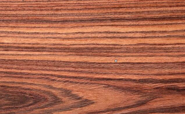 主产于巴西。木材纹理宏观特征：木材散孔材至半环孔材