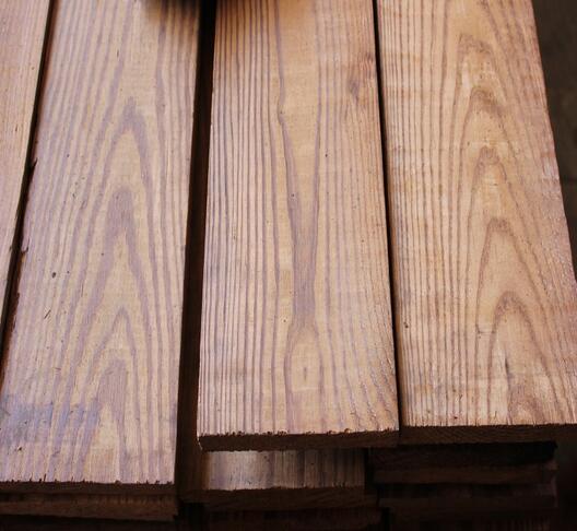 碳化的木头是什么颜色 碳化木产生原因 碳化木的用途