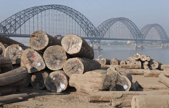 西双版纳州环保局召开木材厂污染纠纷协调会