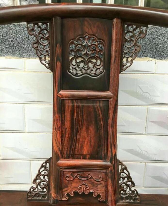 红木家具的主要神态是简练朴素，静穆大方