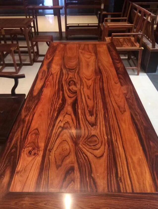 精美白酸枝板材做成的罗汉床红木家具