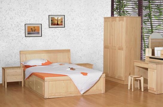 松木家具造型大方、质感朴实、纹理天然