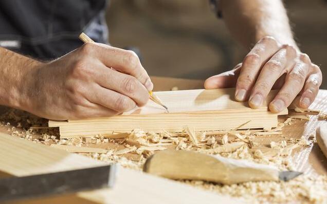 木匠是一个耐得住寂寞而又辛苦的职业