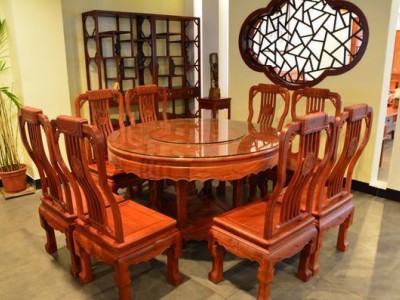 家中购买红木餐桌时 应该选择长桌还是圆桌？原来这么有讲究!