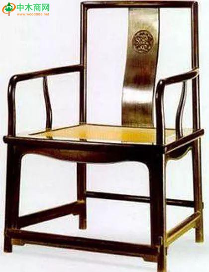 这种搭脑和扶手都不出头的扶手椅，北京匠师又称“南官帽椅”