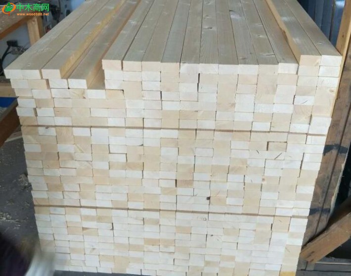 在土木建筑工程当中，太仓建筑木方常常会做混凝土模板的楞木，能起到加固模板的作用