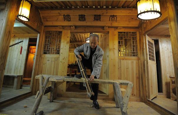 木匠师傅的神奇鲁班术,刻薄女人夜夜尿床