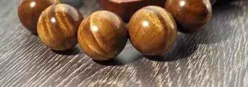 金丝楠木最大的特点就是它的那些金灿灿的金丝