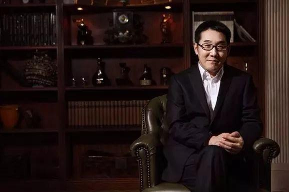 ，他专门收藏黄花梨家具