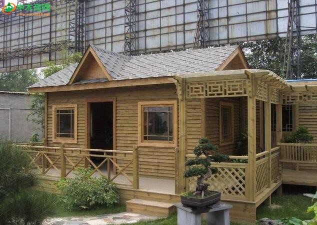 木制房屋都选择高级松木建造，木材是一种天然