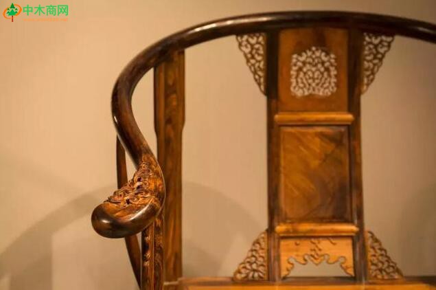 最初发展起来的是明代万历年间至清代康熙年间的黄花黎家具