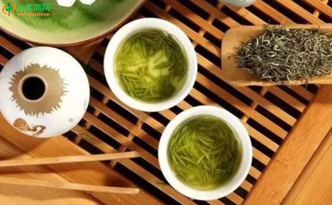 宾主喝茶时，中间有新客到来