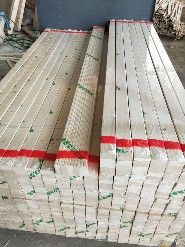 太仓展久贸易有限公司主要经营建筑工程木方材料和床板，床档，沙发板，桑拿板，挂板