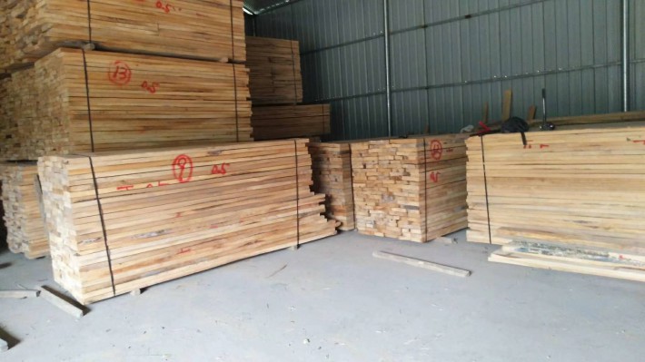 临颍县优浩木业专业生产：白杨木烘干板，白椿木烘干板，榆木烘干板，苦楝木烘干板材