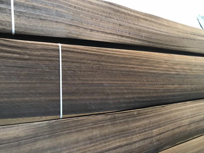 木皮，又称薄木、单板，英文名称：veneer
