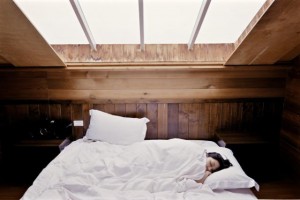 硬床板比软床垫更健康？大部分人可能都睡错了！