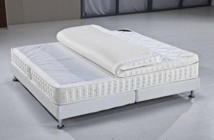 孕妇则要选择软硬适中的床垫