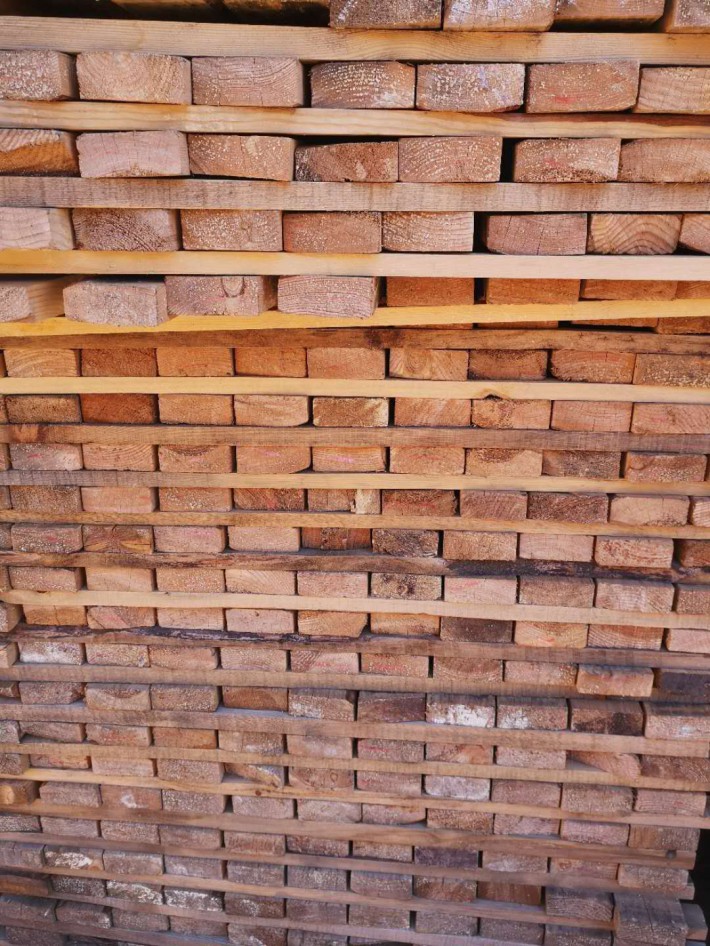 内蒙古呼伦贝尔市满洲里满泰进出口贸易公司是一家专业经营俄罗斯板材板材原木的品牌企业