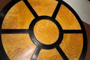 金丝楠木圆餐桌,圆台黑檀木框架大叶帧​楠满花面板图片